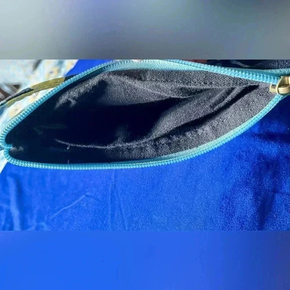 Happa Wristlet Blue With Flowers - Picture 4 of 5